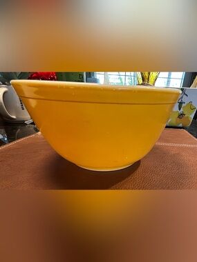 Mid Century vintage Pyrex yellow 402 small mixing bowl